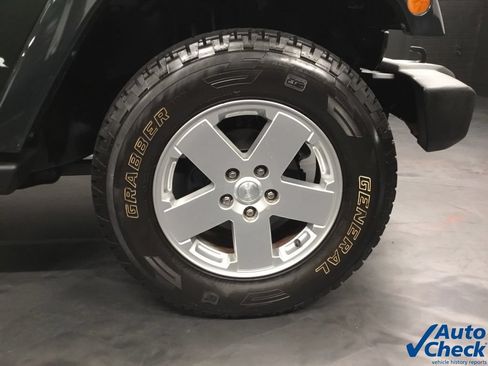 Used 2011 Jeep Wrangler Sahara w/ Dual Top Group AWD/4WD image 14