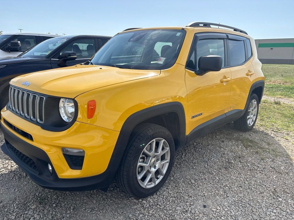 Used 2023 Jeep Renegade Latitude w/ Premium Group AWD/4WD image 7