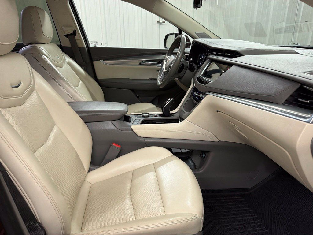 Used 2022 Cadillac XT5 Premium Luxury w/ Technology Package AWD/4WD image 26