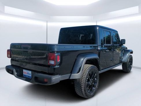 Used 2025 Jeep Gladiator Sport AWD/4WD image 3