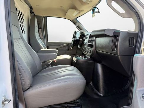 Used 2021 Chevrolet Express 2500 w/ Driver Convenience Package RWD image 15