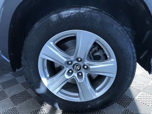 Certified 2023 Toyota Highlander L image 15