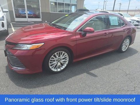 Used 2018 Toyota Camry XLE FWD image 3