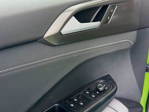 New 2026 Volkswagen Taos SE FWD image 19