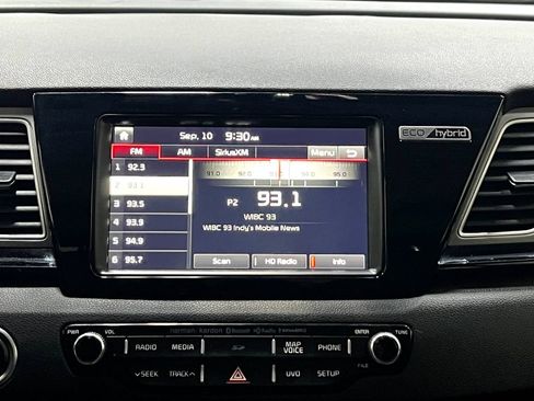 Used 2018 Kia Niro Touring FWD image 25