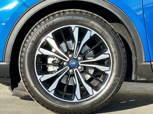 Certified 2022 Ford Escape SE w/ SE Sport Appearance Package image 25