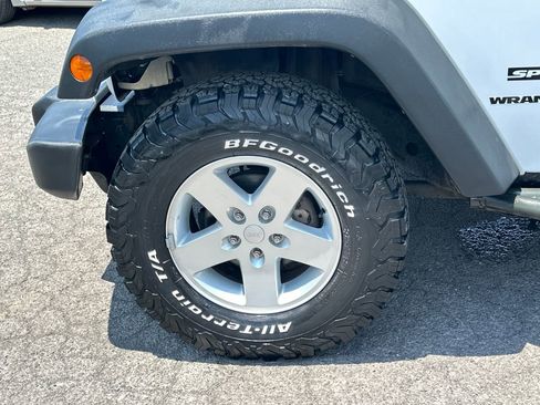 Used 2017 Jeep Wrangler Sport w/ Quick Order Package 24S AWD/4WD image 12