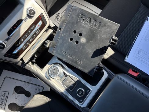 Used 2023 Ford Explorer XLT image 37