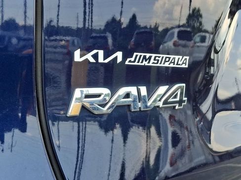 Used 2021 Toyota RAV4 XLE Premium AWD/4WD image 30