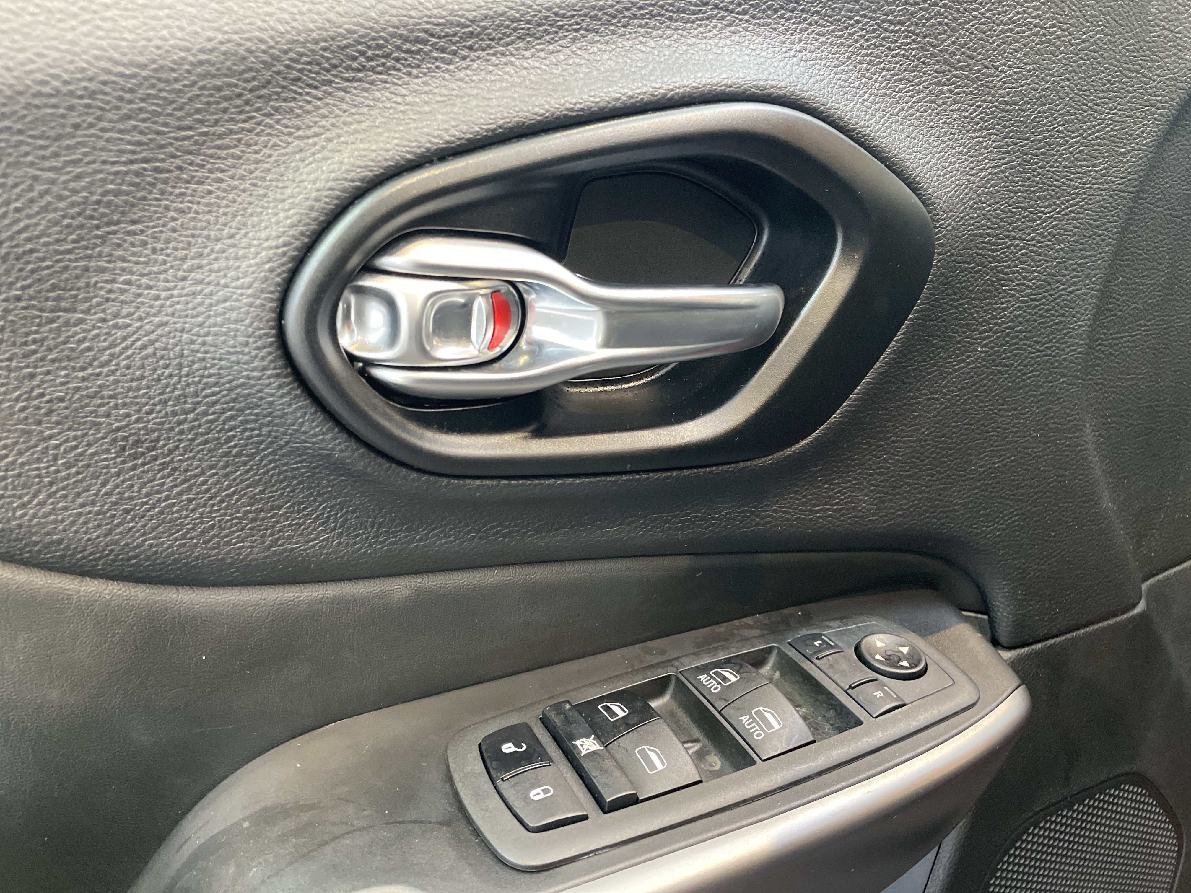 Used 2022 Jeep Cherokee Latitude Lux w/ Sun & Sound Group FWD image 15