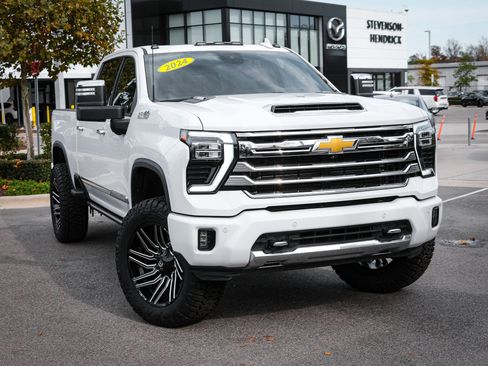 Used 2024 Chevrolet Silverado 2500 High Country w/ High Country Premium Package image 2