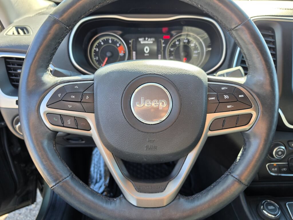 Used 2019 Jeep Cherokee Latitude Plus w/ Cold Weather Group AWD/4WD image 23