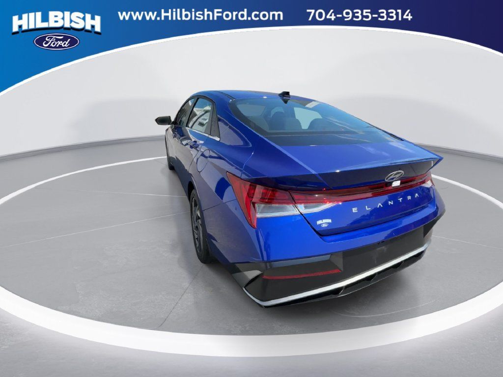 Used 2025 Hyundai Elantra SEL FWD image 6