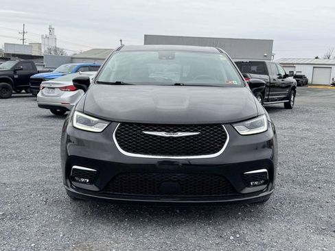 Used 2023 Chrysler Pacifica Touring-L image 27