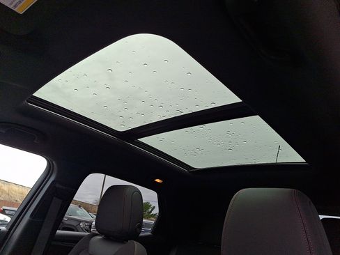 Used 2023 Chevrolet TrailBlazer RS w/ Sun and Liftgate Package image 14