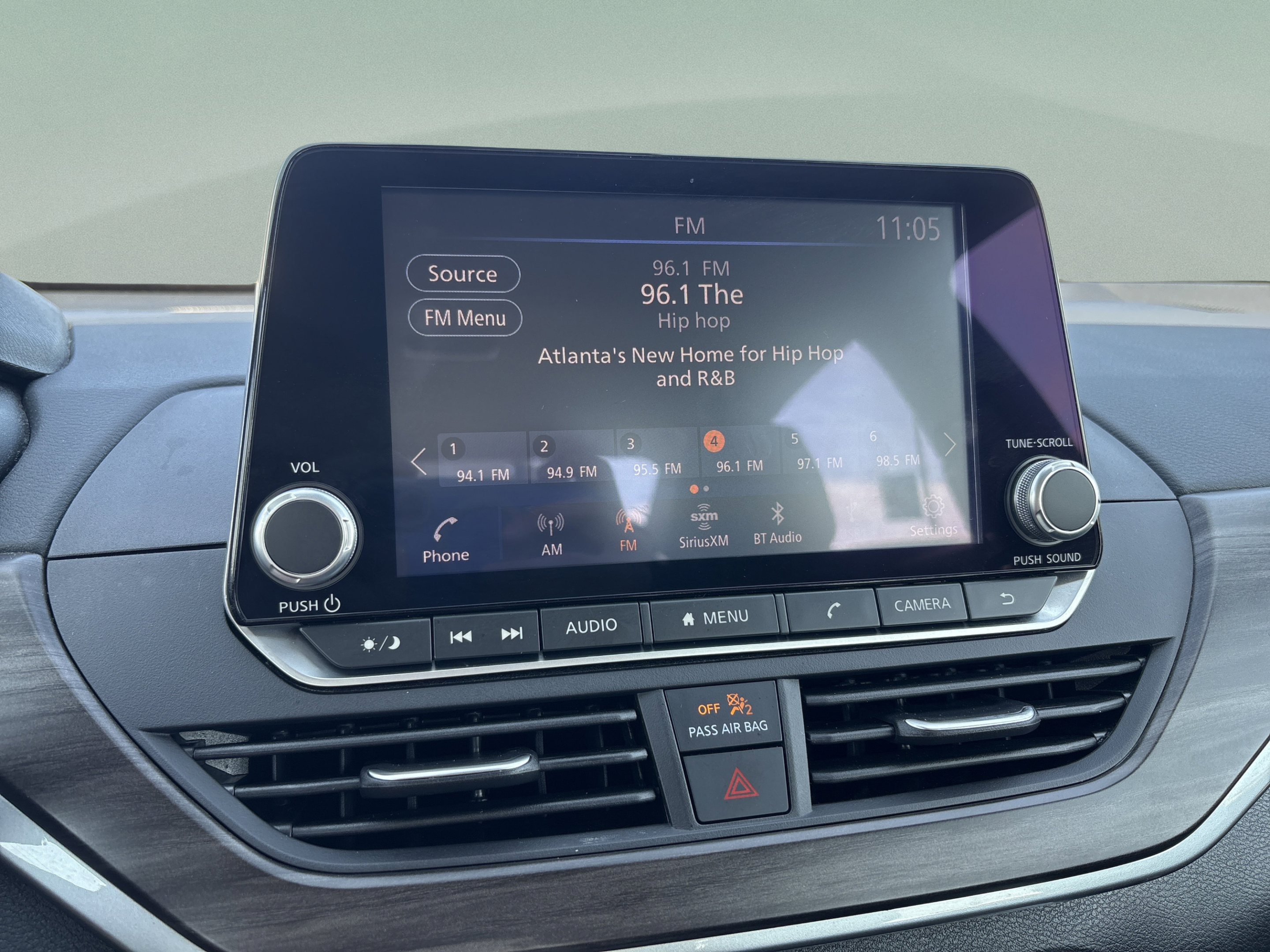 Used 2025 Nissan Altima 2.5 SV FWD image 13