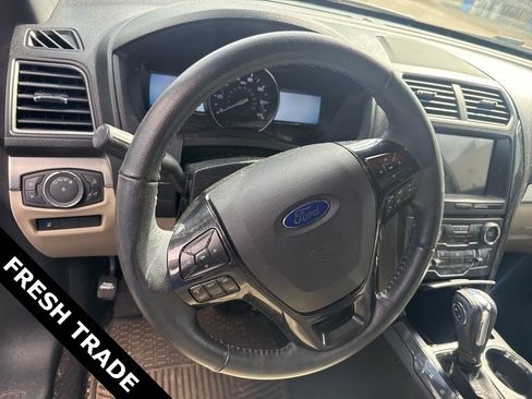 Used 2018 Ford Explorer XLT w/ Equipment Group 202A image 9