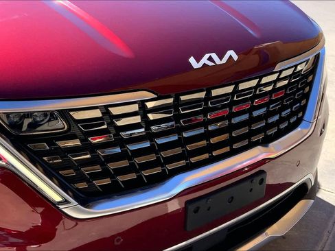 Used 2022 Kia Carnival SX Prestige image 32