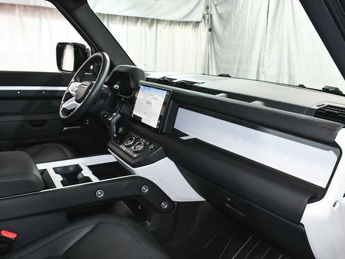 Used 2025 Land Rover Defender 110 S AWD/4WD image 54