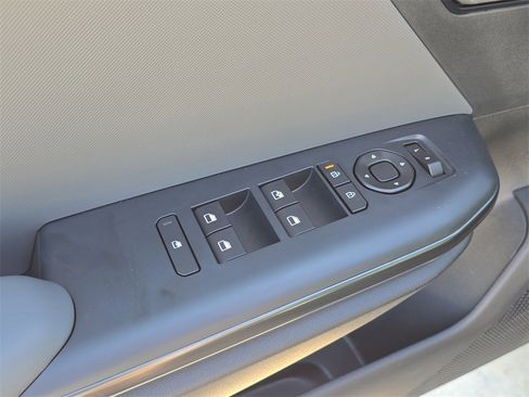 New 2025 Kia K4 LXS image 21