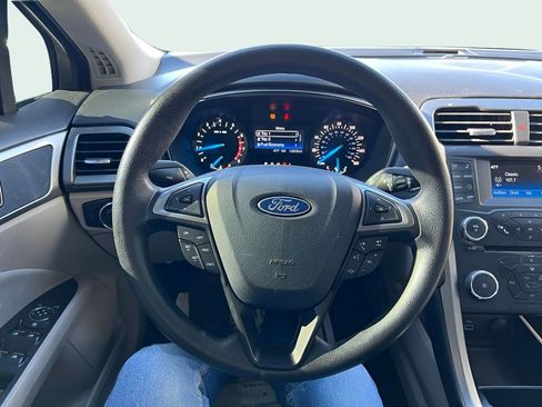 Used 2017 Ford Fusion SE FWD image 20