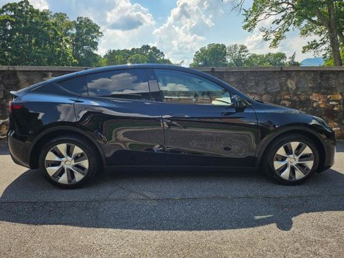 Used 2023 Tesla Model Y Long Range AWD/4WD image 10