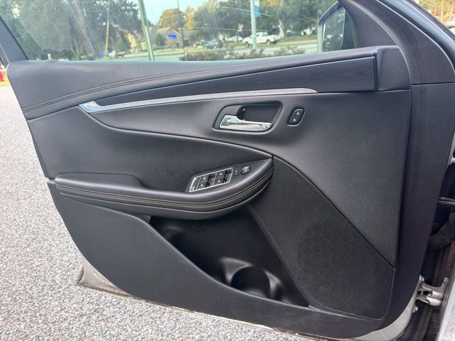 Used 2016 Chevrolet Impala LT FWD image 13