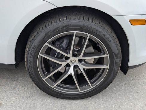 Certified 2025 Porsche Macan image 28