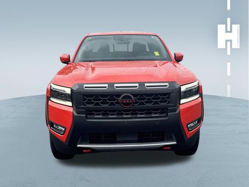 Used 2025 Nissan Frontier Pro-X RWD image 2