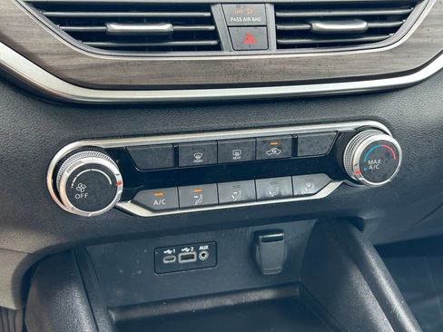 Used 2025 Nissan Altima 2.5 SV FWD image 26