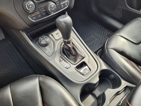 Used 2019 Jeep Cherokee Trailhawk w/ Cold Weather Group AWD/4WD image 23