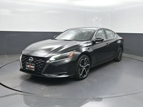 Used 2024 Nissan Altima 2.5 SR w/ SR Premium Package FWD image 1