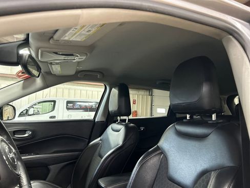 Used 2018 Jeep Compass Latitude AWD/4WD image 13