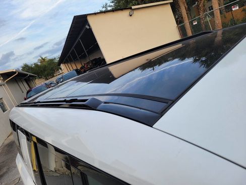 Used 2024 Land Rover Defender 130 X-Dynamic SE image 14