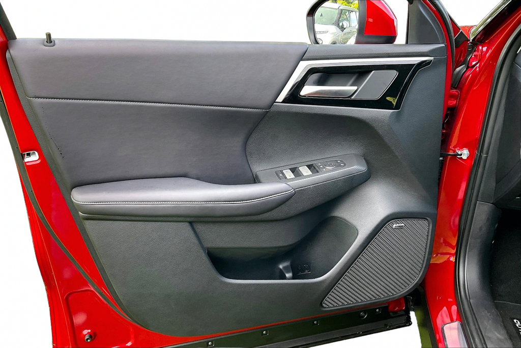 Used 2026 Mitsubishi Outlander SE FWD image 2