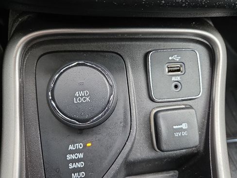 Used 2018 Jeep Compass Latitude w/ Popular Equipment Group AWD/4WD image 19