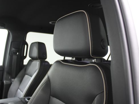 Used 2023 Chevrolet Suburban Premier image 5