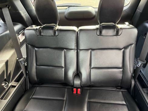 Used 2020 Ford Explorer Limited image 16