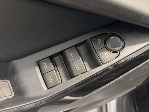 New 2026 Chevrolet Equinox LT w/ Convenience Package II FWD image 9