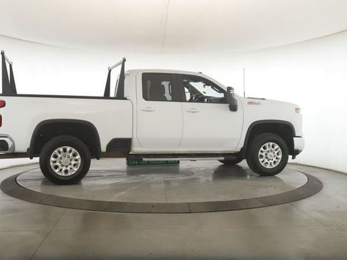 Used 2024 Chevrolet Silverado 2500 LT w/ Convenience Package image 6