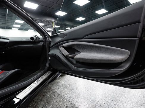 Used 2021 Ferrari F8 Tributo image 5