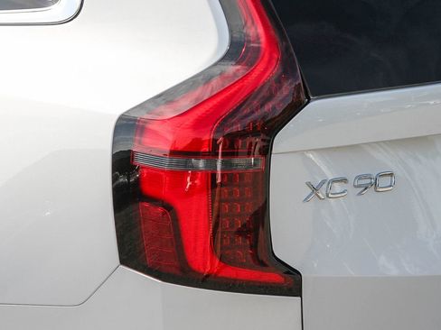 New 2026 Volvo XC90 T8 Plus w/ Protection Package Premier AWD/4WD image 9