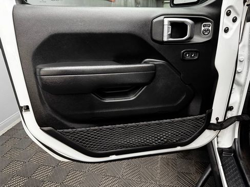 Used 2022 Jeep Gladiator Willys image 37