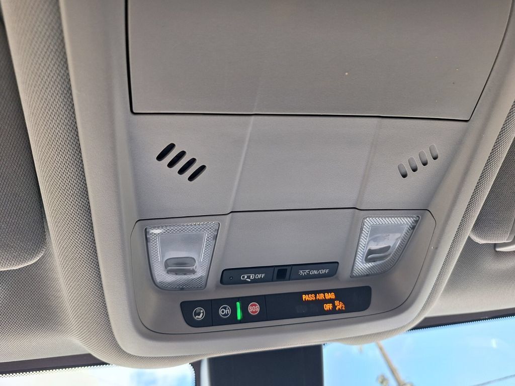 Used 2022 GMC Terrain SLE FWD image 17