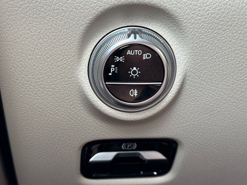 Certified 2025 Mercedes-Benz C 300 4MATIC Sedan image 33