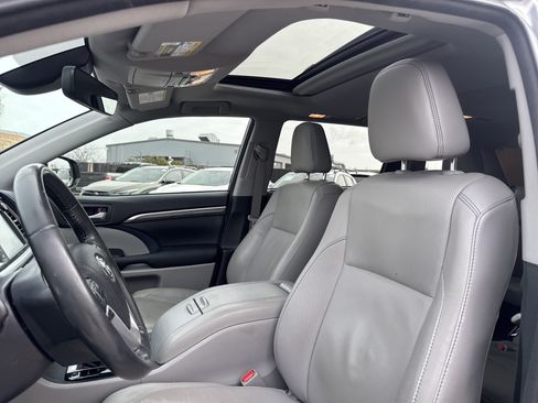 Used 2017 Toyota Highlander Limited image 25