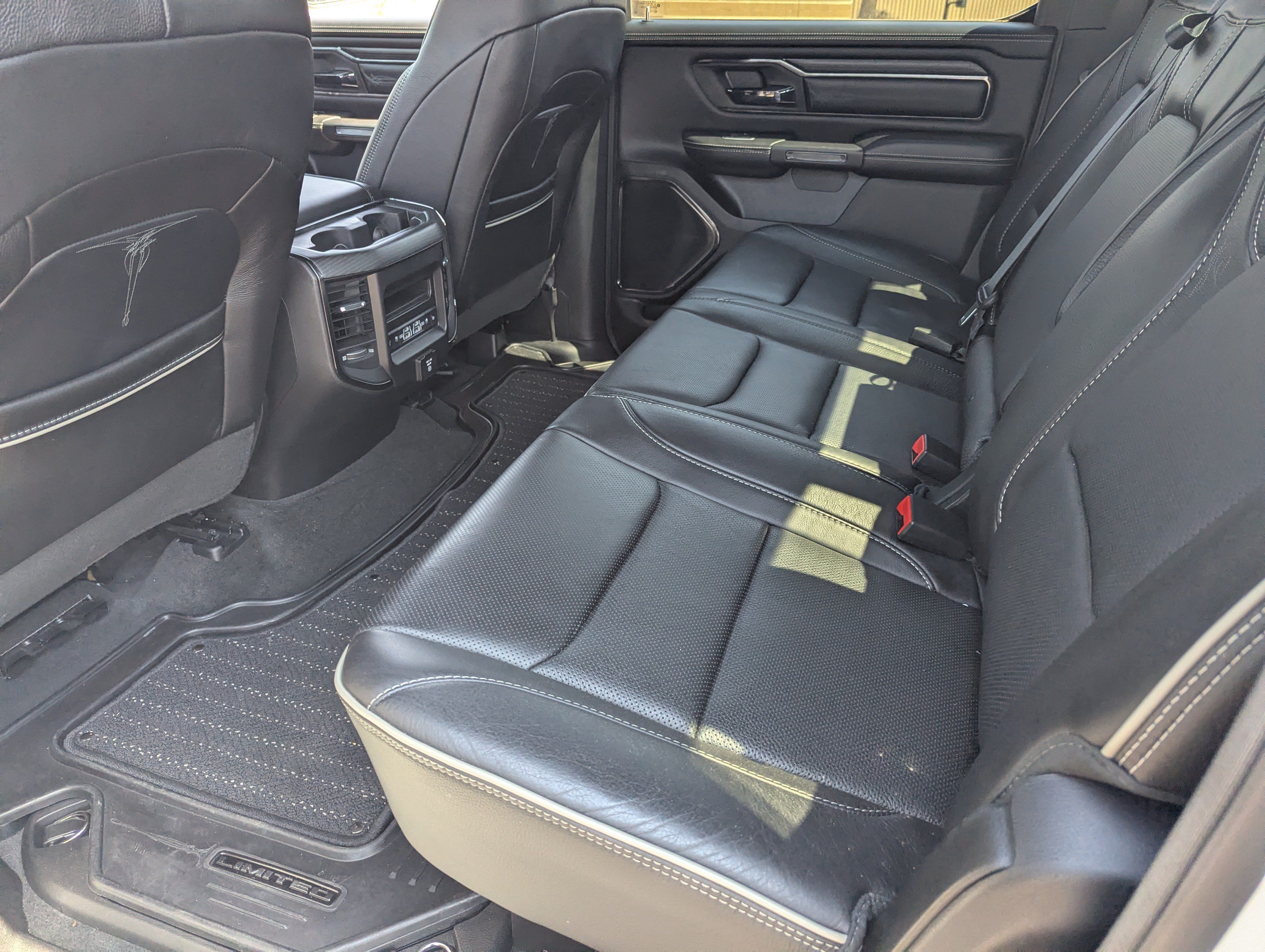 Used 2022 RAM 1500 Limited AWD/4WD image 17
