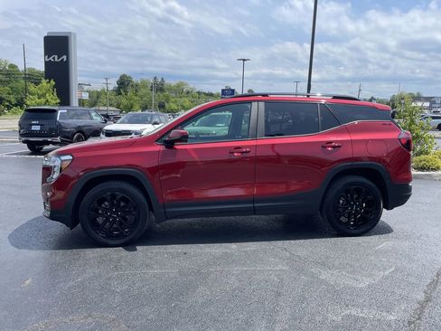 Used 2022 GMC Terrain SLE w/ Driver Convenience Package AWD/4WD image 3