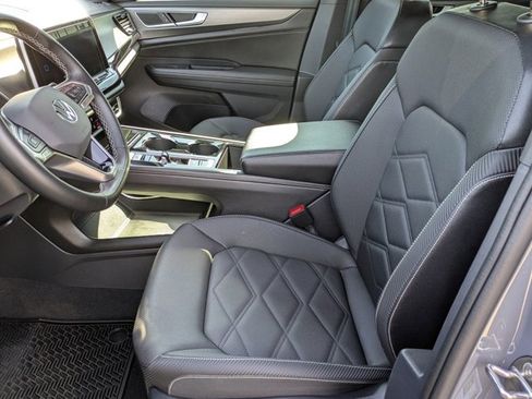 Used 2024 Volkswagen Atlas Cross Sport SE image 14