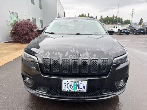 Used 2019 Jeep Cherokee Latitude Plus AWD/4WD image 7